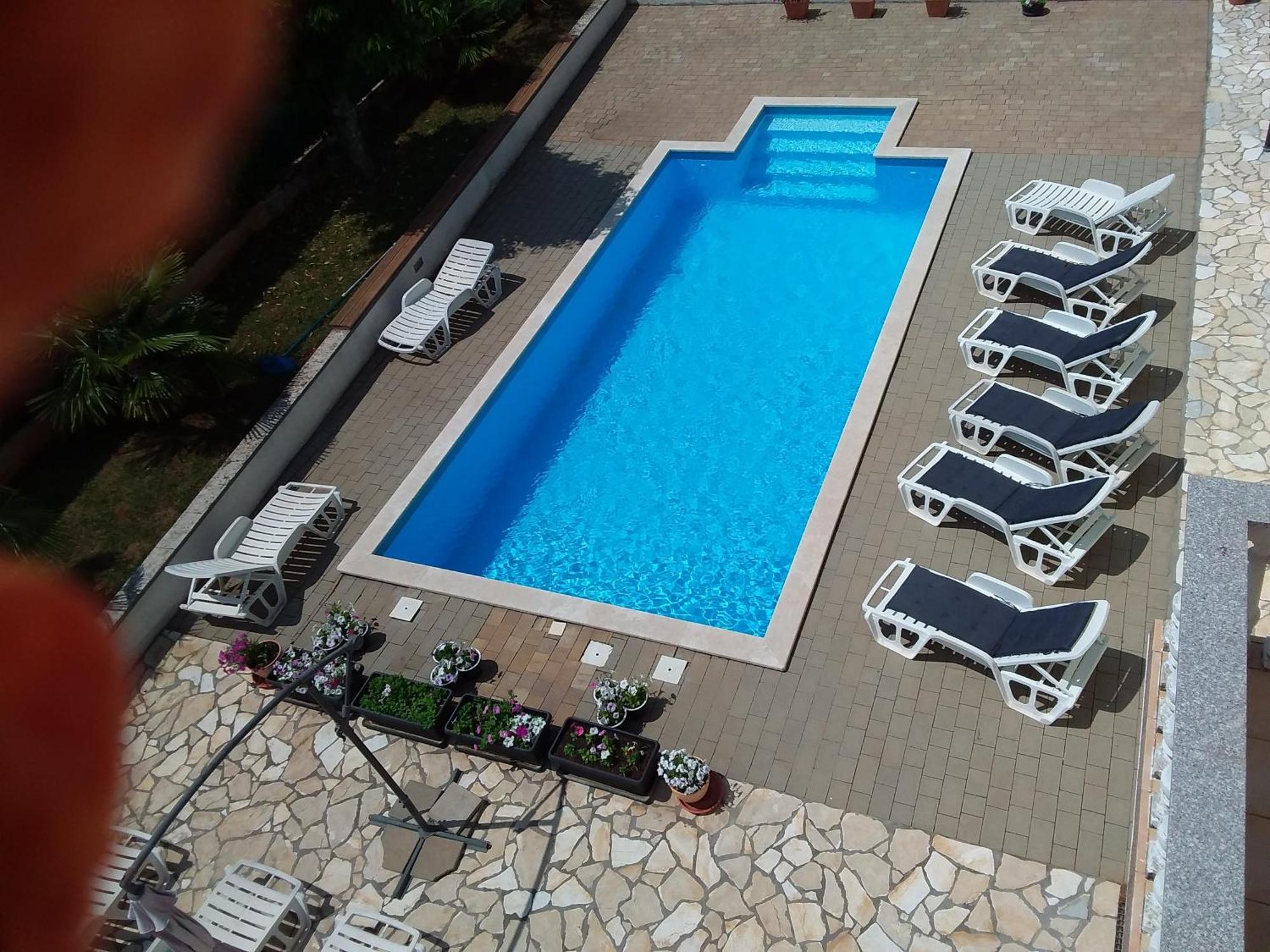 House Apartments Ariamare Пореч Екстериор снимка