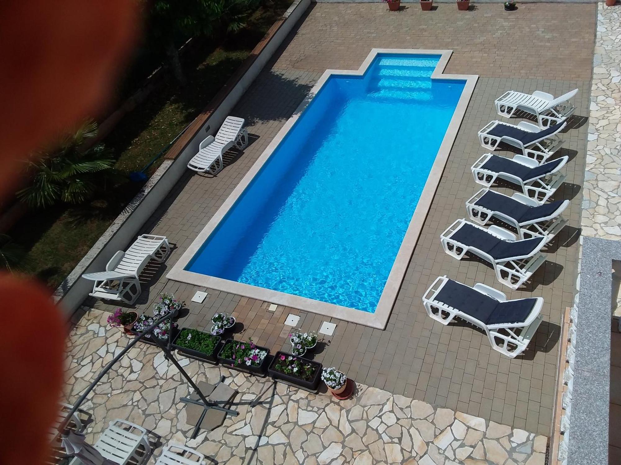 House Apartments Ariamare Пореч Екстериор снимка